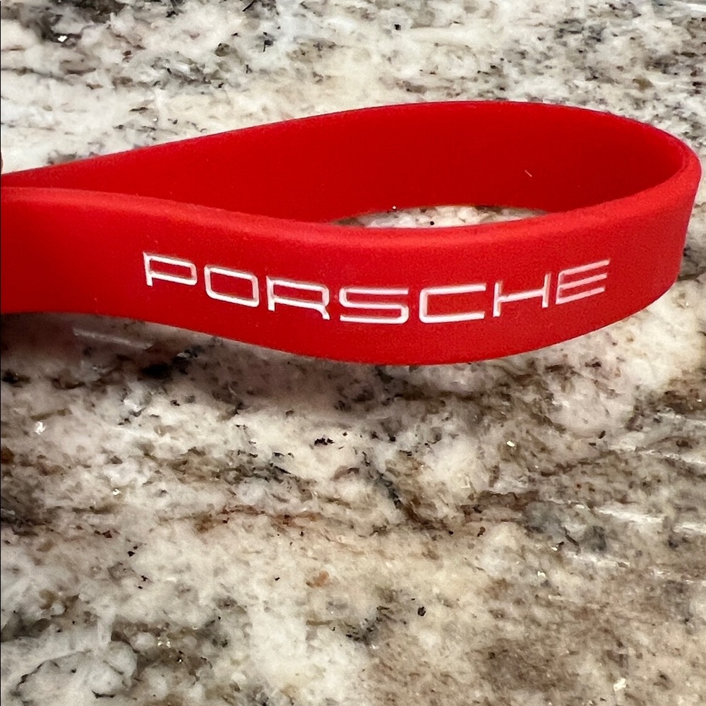 Porsche 911 GT3 Red Keychain and Wristband Set - Picture 5 of 5